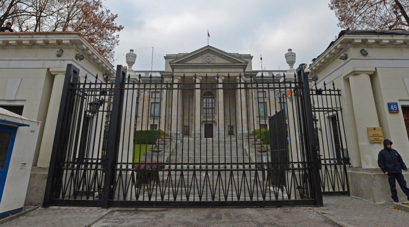 Посольство Росії у Польщі