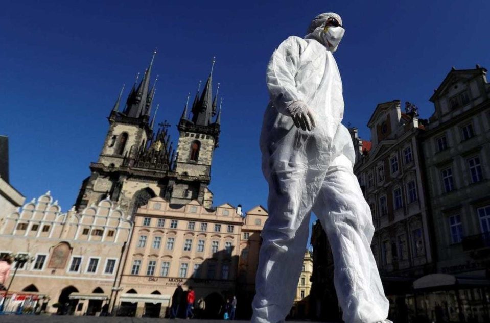 У Чехії пропонують дозволити силовикам штрафувати порушників карантину на місці