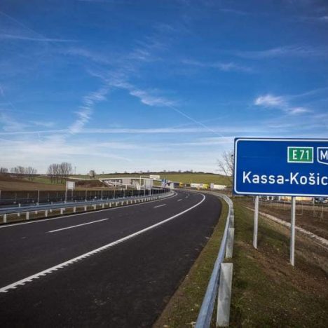 Офіційно відкрито частину автобану М-30 від Мішкольца до прикордонного Торньошнеметі