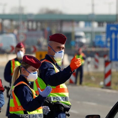 Вакцинація для працевлаштування і обов’язкові маски: в Угорщині посилять карантинні заходи