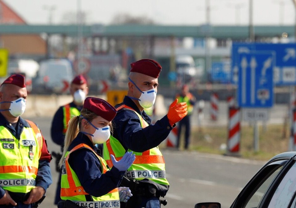 Вакцинація для працевлаштування і обов’язкові маски: в Угорщині посилять карантинні заходи