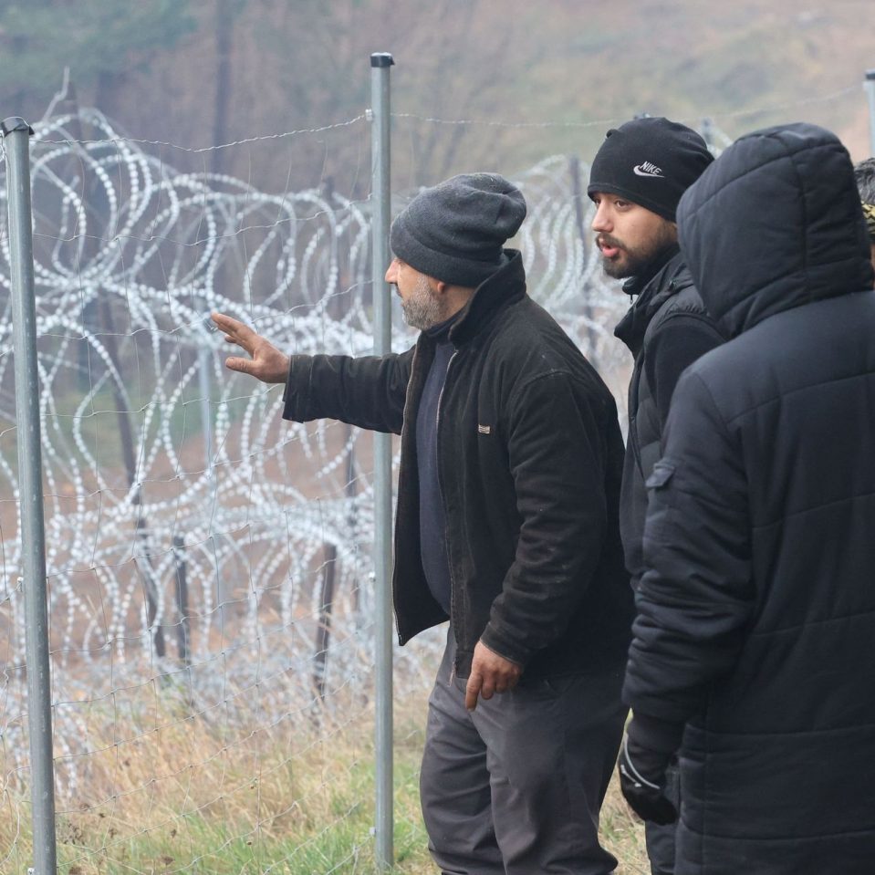 Сітка на польському кордоні і можливі табори в Україні: деталі мігрантської кризи у Європі