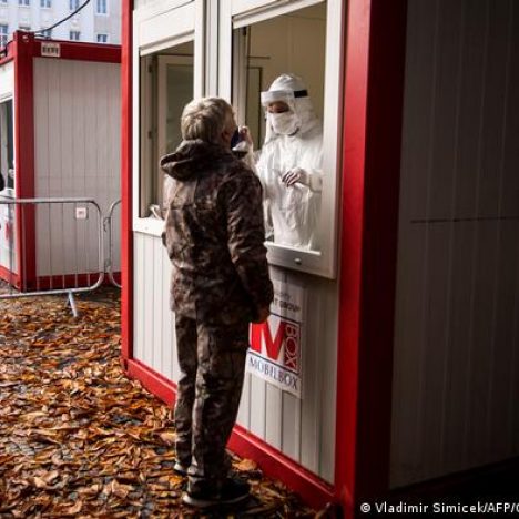 Словацький уряд вводить тимчасовий карантин для невакцинованих: що потрібно знати