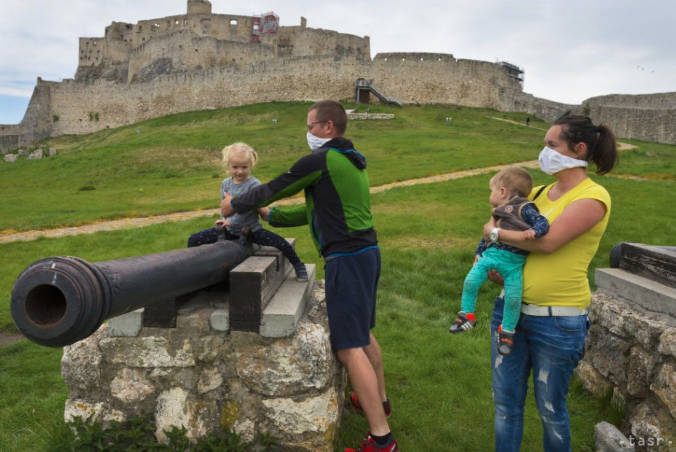 Спішський замок у Словаччині відвідує стільки ж туристів, як замок Паланок у Мукачеві