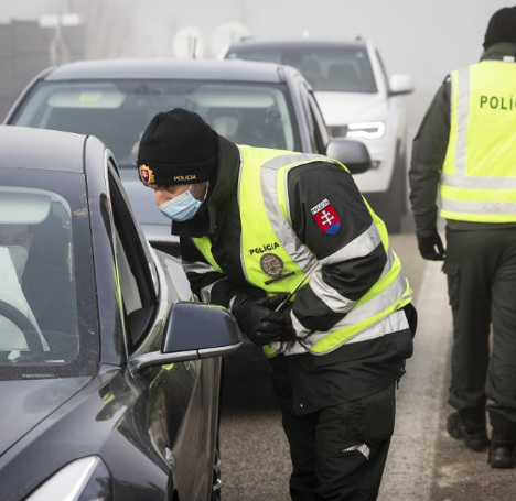 Словацька поліція посилить карантинні перевірки на кордонах, штраф до 1000 євро