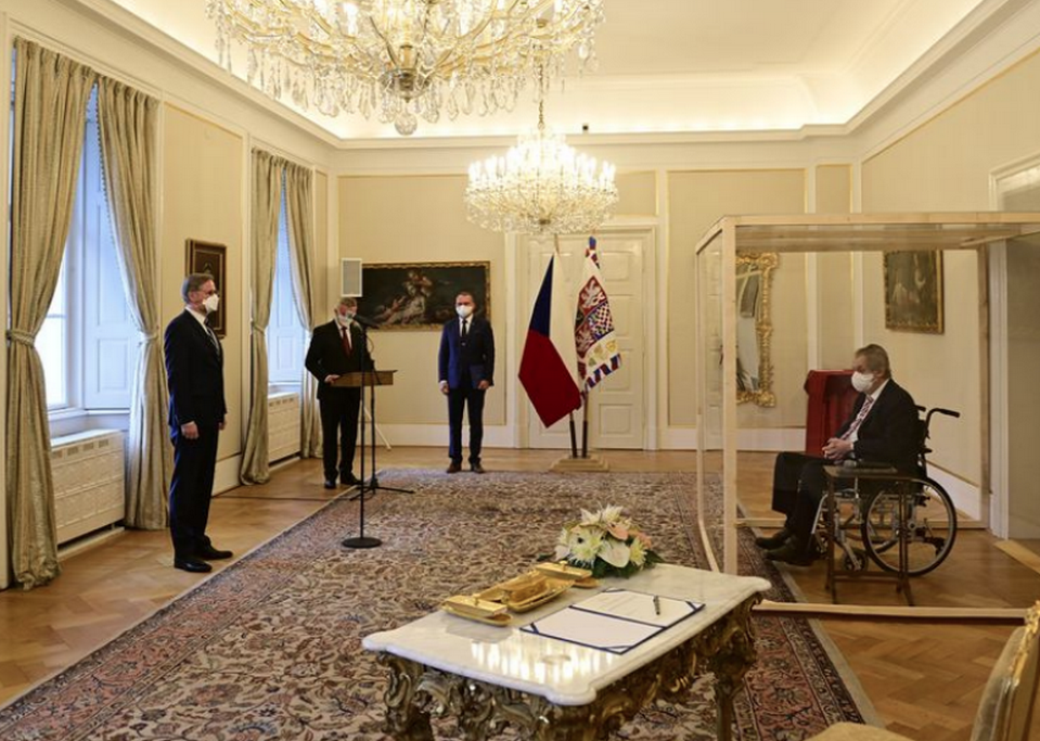 “За склом”: хворий на COVID президент Чехії призначив прем’єр-міністра країни