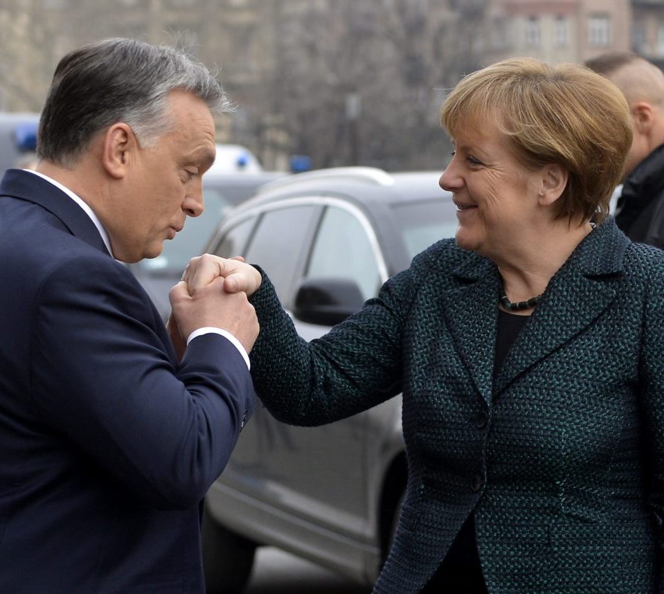 Це російсько-українська війна: у прощальному листі до Меркель Орбан згадав про Україну
