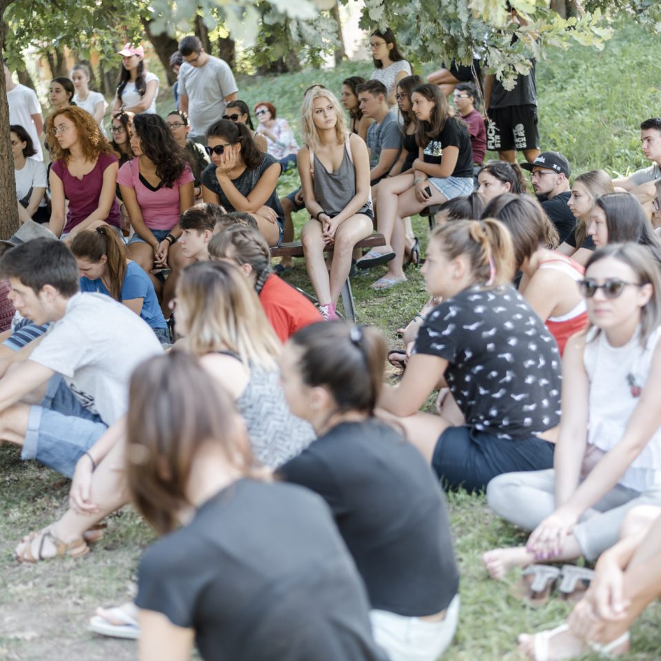 Угорська молодь почувається найбіднішою та побоюється етнічних меншин – дослідження