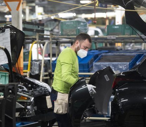 Škoda Auto в Чехії може звільнити до 10 000 робочих місць. Що загрожує автомобільній галузі Європи?
