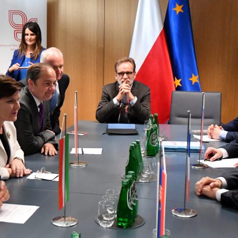 Сьогодні президент Франції Макрон проведе переговори з Віктором Орбаном в Будапешті