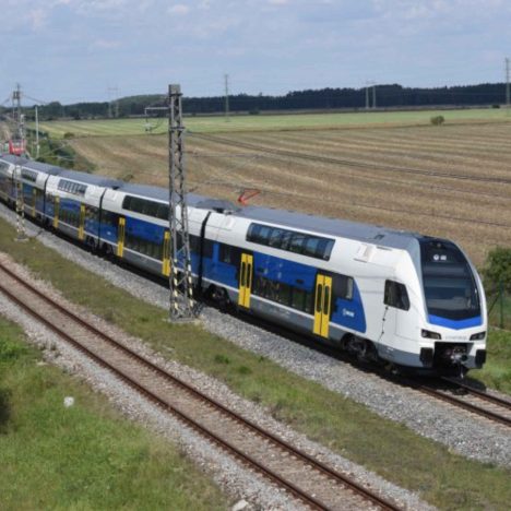 З Будапешта до Ніїредьгази запускають двоповерхові потяги KISS (ФОТО)