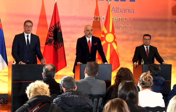 Троє лідерів Західних Балкан підписали угоди про відкриття торгівлі та подорожей для громадян