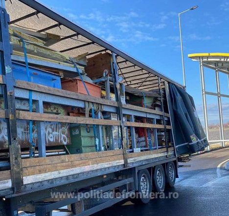 На румунській митниці зупинили вантажівку з тоннами сміття із Італії