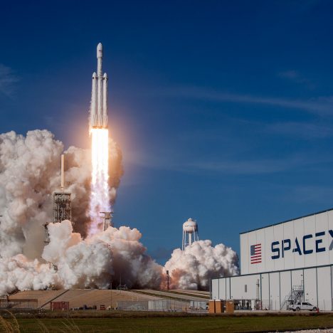 Ракета Ілона Маска доставить на орбіту проект одеських школярів