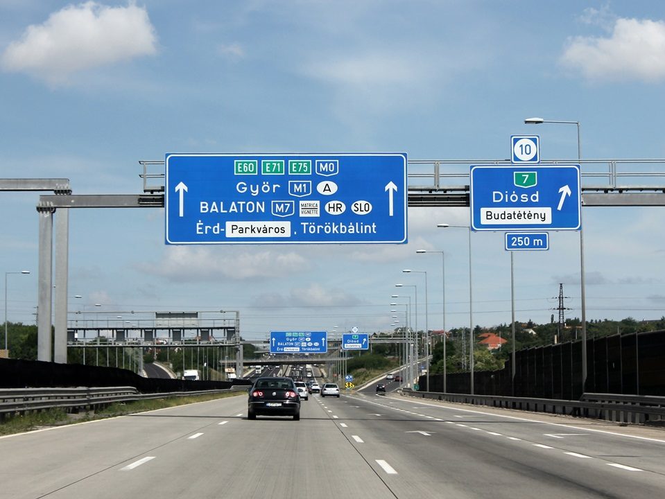 В Угорщині з 1 січня зросте вартість віньєток на платних дорогах