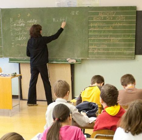 Словацькі вчителі обіцяють вийти на страйк через низькі зарплати