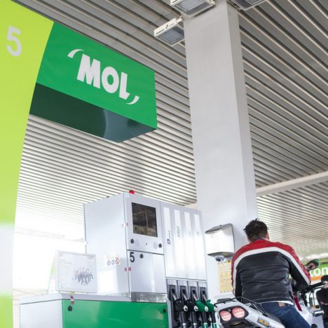Угорська компанія MOL придбала 417 АЗС у Польщі, а також частку “Лукойла”
