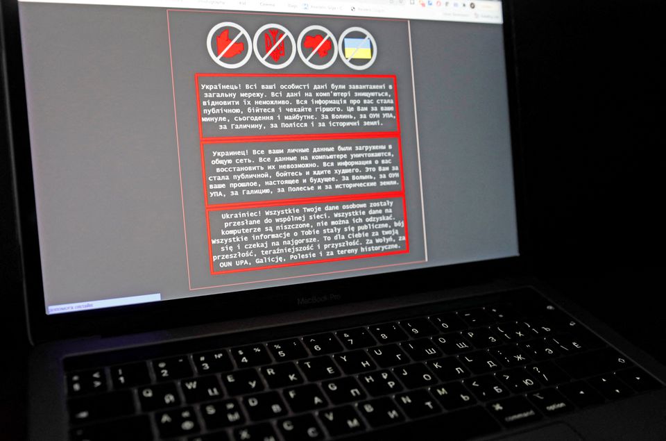 Урядові сайти України постраждали від потужної кібератаки: хакери замаскувалися під поляків (ДОПОВНЮЄТЬСЯ)