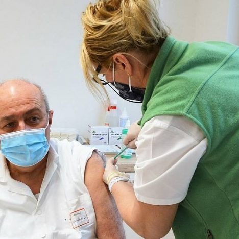 У Чехії відмінили обов’язкову вакцинацію, а кількість інфікованих COVID-19 за добу сягнула максимуму