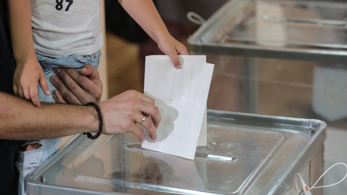 Більше половини опитаних словаків хотіли б дострокових виборів