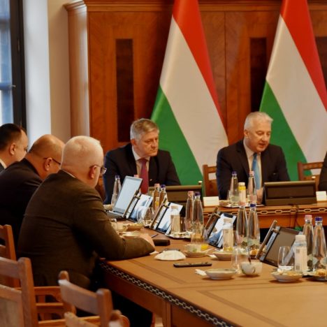 У Будапешті обговорили проєкти, які втілюють на Закарпатті за підтримки уряду Угорщини