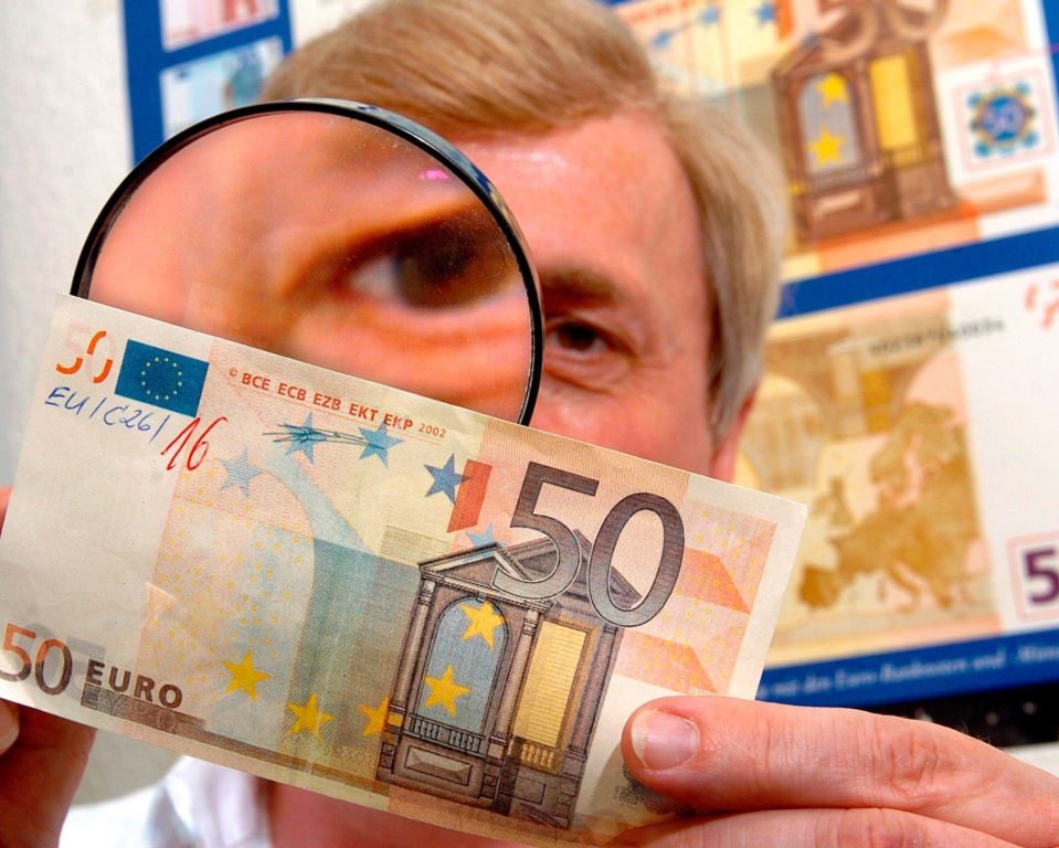 У Словаччині зменшилася кількість вилучених фальшивих банкнот та монет євро