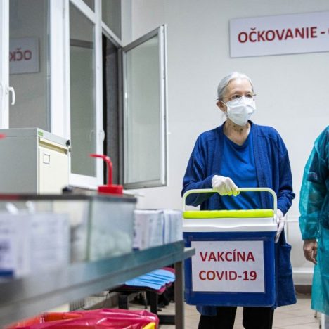 Більшість словаків не підтримали ініціативу платного лікування від COVID-19 для невакцинованих