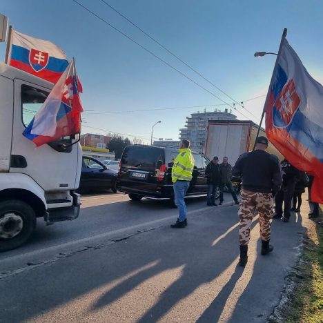 Словацькі далекобійники погрожують вночі заблокувати кілька прикордонних переходів