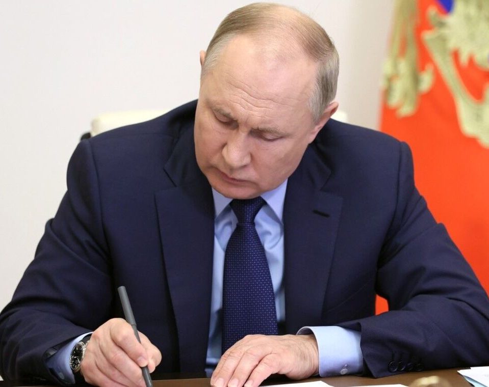 Путін офіційно направив російську армію в Україну: реакція світу