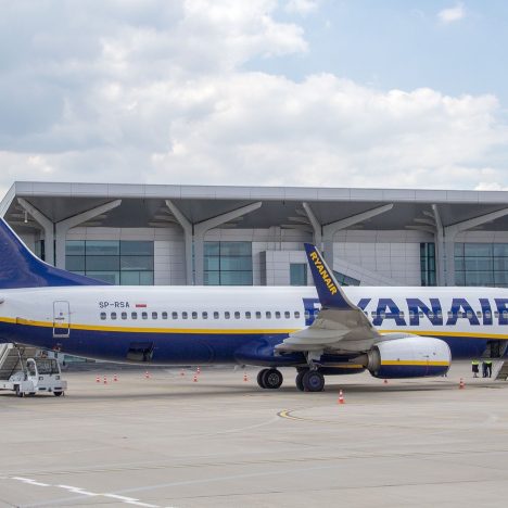 Ryanair припинив літати з Харкова і Херсона, а в airBaltic скасували всі нічні рейси