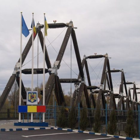 Молодь України та Румунії утворить символічний ланцюг миру на мосту через Тису