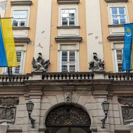 Мер Будапешта вивісив на міській ратуші прапор України