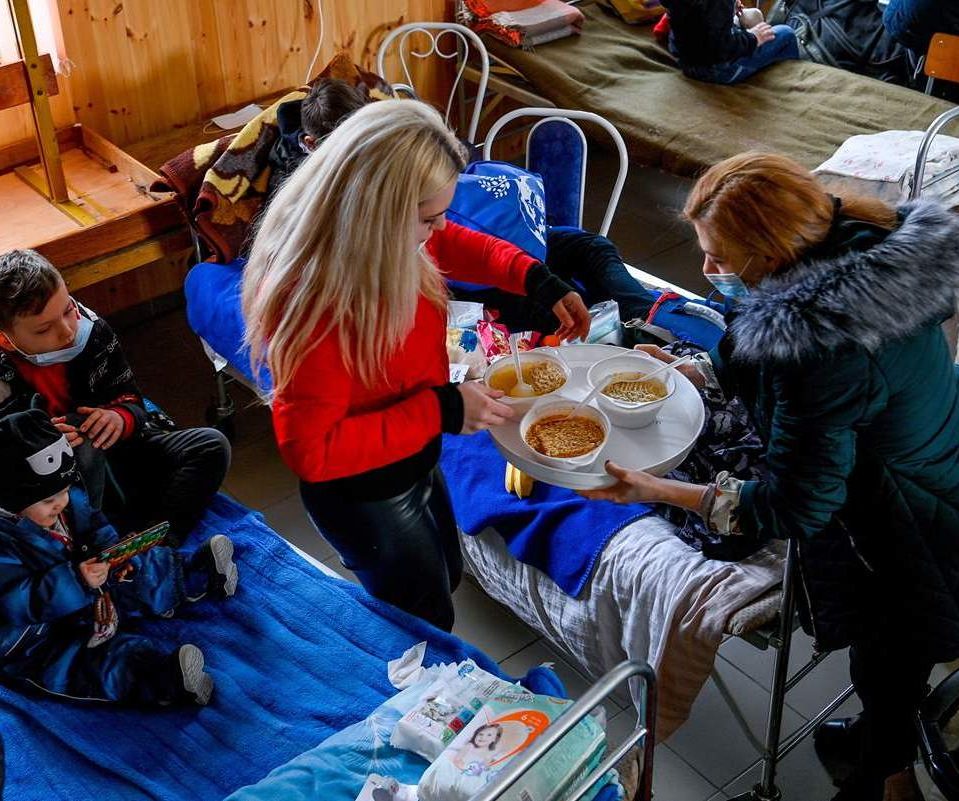 У неділю на вокзали Будапешта прибули понад 3000 переселенців з України