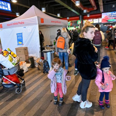 ЄС забезпечить вакцинами українських дітей-біженців у Чехії, Словаччині та Молдові