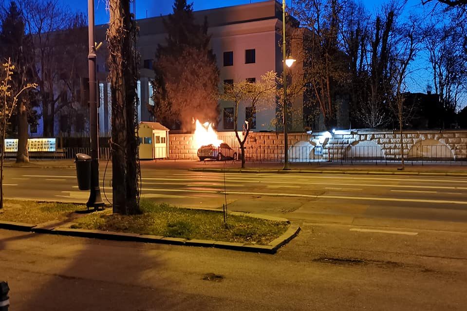 У Бухаресті автомобіль врізався у посольство РФ, Росія заявила про теракт