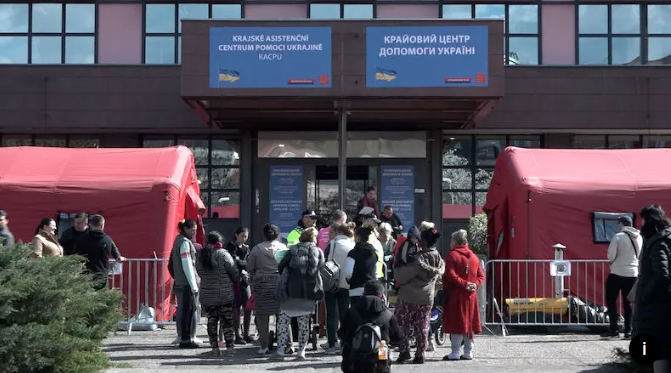 У Чехії українських біженців переселятимуть з готелів та пансіонатів перед початком туристичного сезону