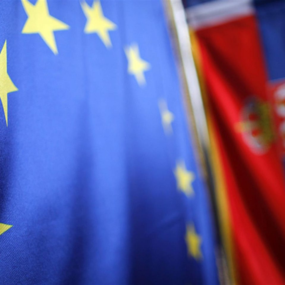 Більшість сербів висловились проти вступу країни до ЄС