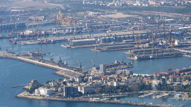 З румунського порту вирушило перше українське судно із експортним зерном для ЄС