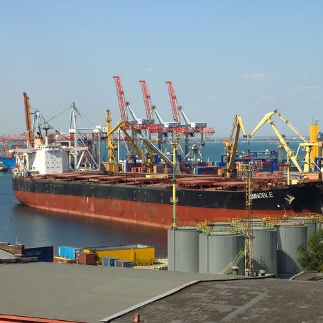 Польща готова постачати в Україну нафтопродукти через свої порти