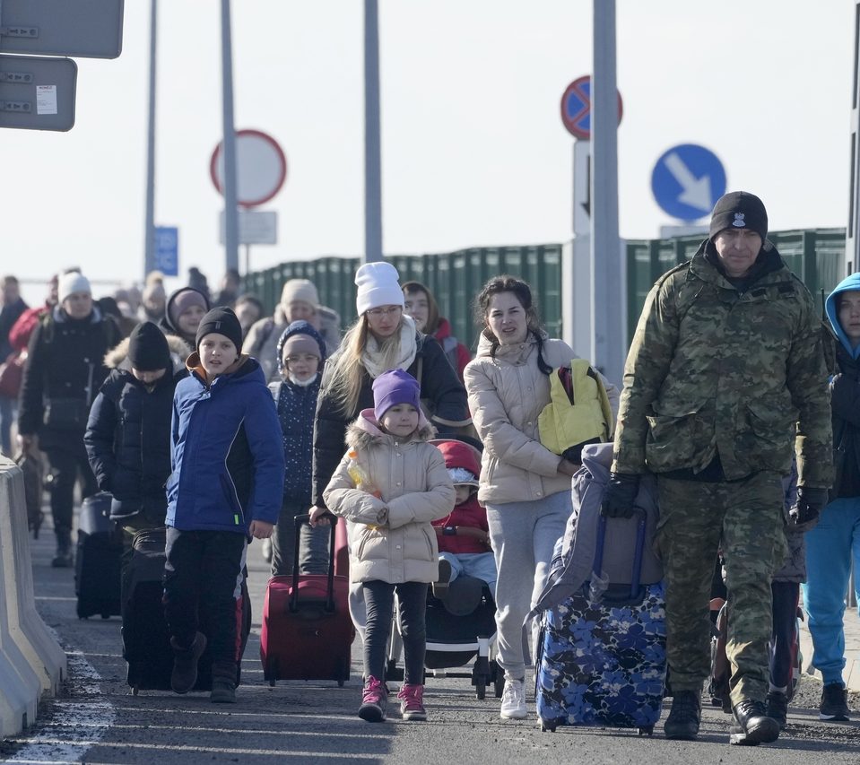 Українські біженці масово повертаються додому з Європи: причини різні