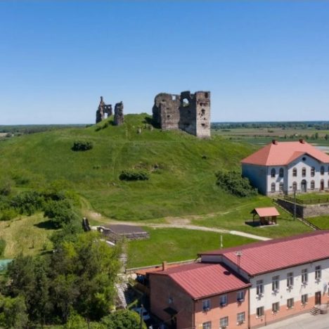 Замки та палаци: Угорці продовжують купувати історичні будівлі на сході Словаччини
