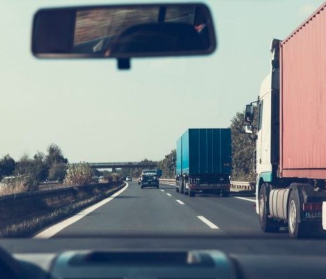 Український експорт: Сотні вантажівок очікують на кордоні Румунії з Україною та Угорщиною