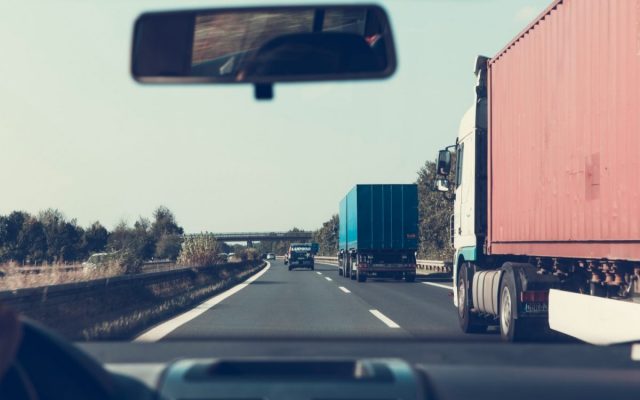 Український експорт: Сотні вантажівок очікують на кордоні Румунії з Україною та Угорщиною