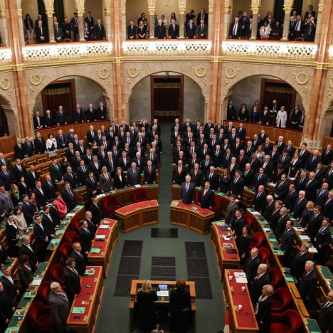В Угорщині ухвалили законопроект про надзвичайний стан – він триватиме до 1 листопада