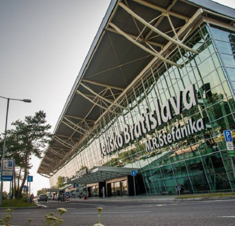 Аеропорт Братислави вперше після пандемії обслужив понад 100 000 пасажирів на місяць