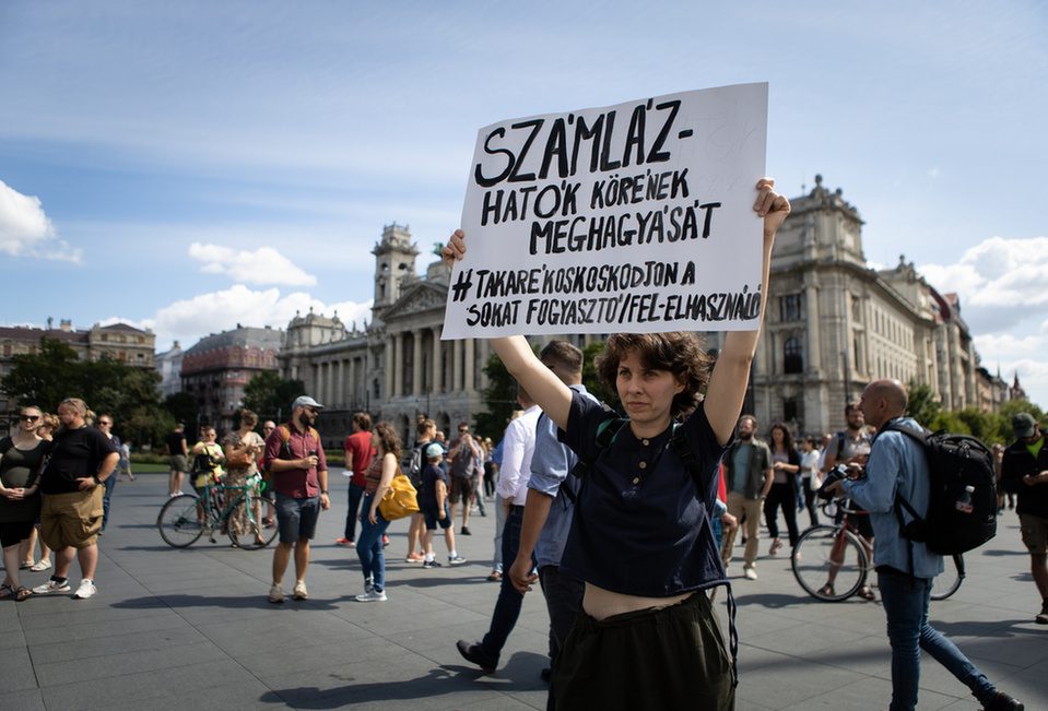 “Незаконний” мітинг проти змін у оподаткуванні паралізував Будапешт. Що загрожує малому бізнесу в Угорщині?