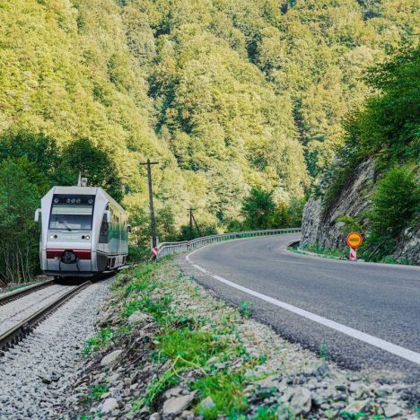 На Закарпатті відновили залізничну колію до кордону з Румунією: чому це важливо для України