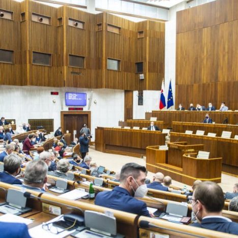 Провладна коаліція Словаччини розпалась: хто може сформувати нову на найближчих виборах?