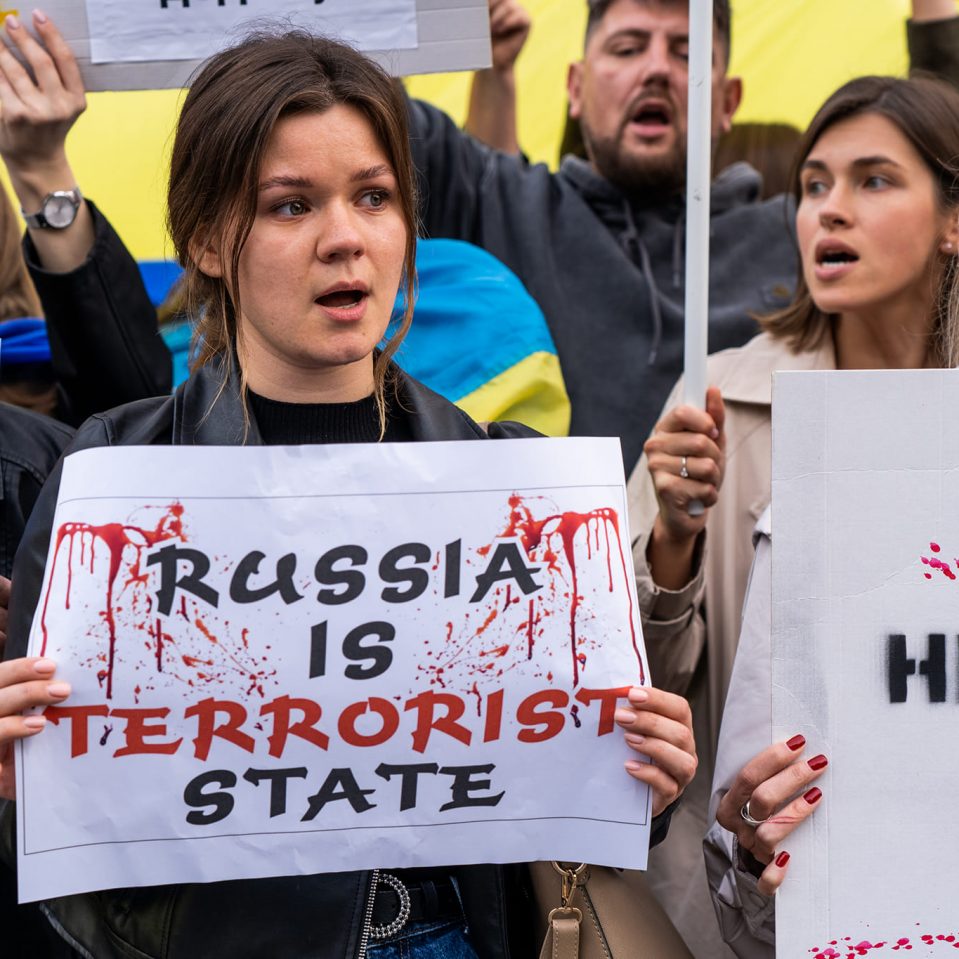 Ruszkik, haza! Українці провели акції протесту у Європі після ракетних обстрілів українських міст