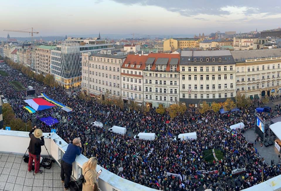 Тисячі чехів вийшли на демонстрацію проти страху та на підтримку України